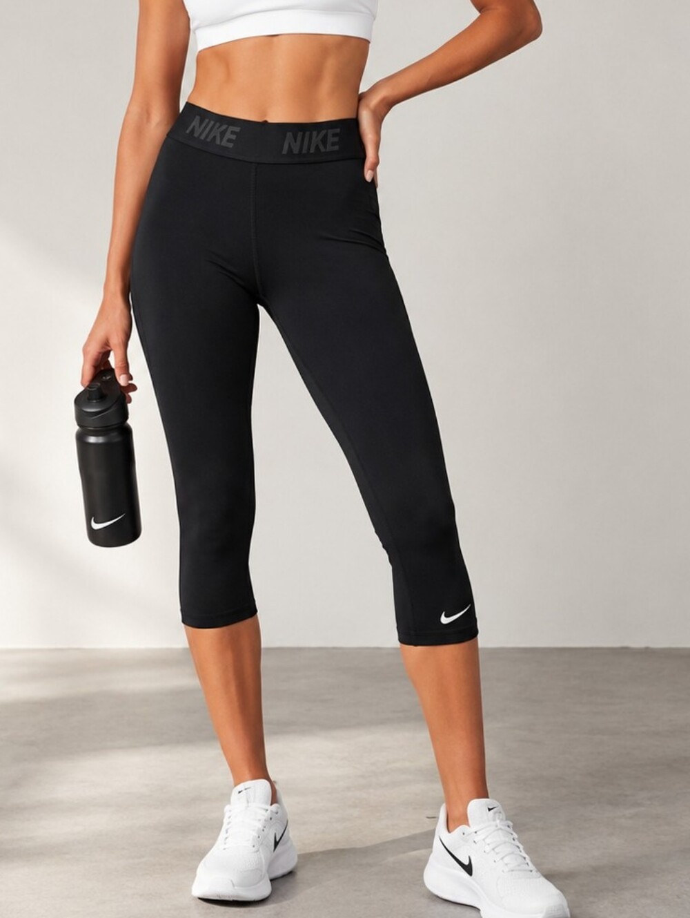 🖤 Nike Pro Black Cropped Training Leggings Capris – Size Small